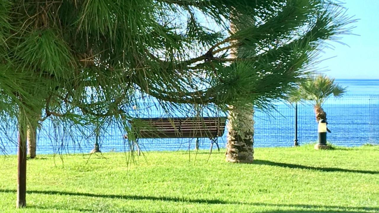 Mi Capricho B17 Beachfront Apartment Sitio de Calahonda Dış mekan fotoğraf